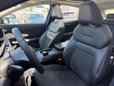 Used 2023 Nissan Ariya FWD image 21