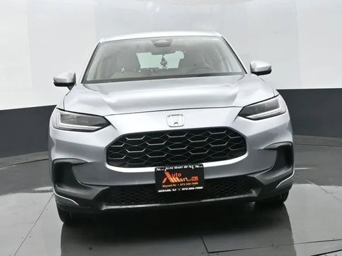 Used 2023 Honda HR-V LX image 3