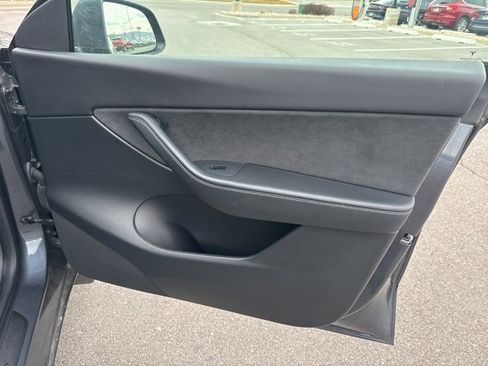 Used 2021 Tesla Model Y Long Range image 21