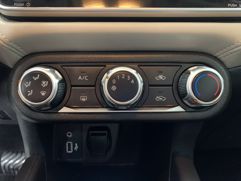 Used 2020 Nissan Versa SV FWD image 26