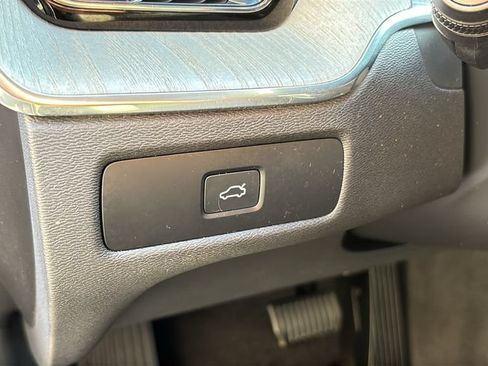Certified 2025 Volvo XC60 B5 Plus AWD/4WD image 13