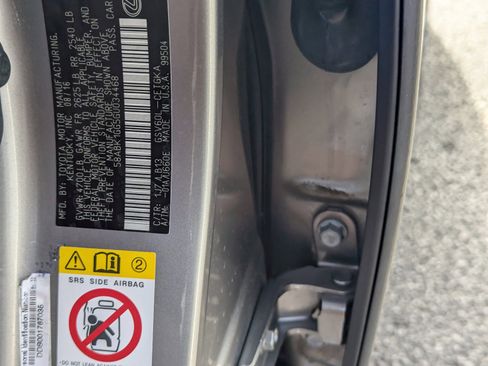 Used 2016 Lexus ES 350 w/ Luxury Package w/Wood Trim image 32