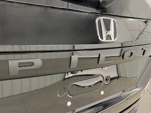 New 2025 Honda Pilot Touring image 4