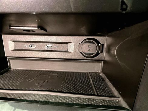 Used 2024 Volkswagen Tiguan SE R-Line image 37