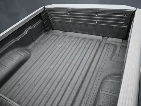 Used 2020 Nissan Frontier SV image 39