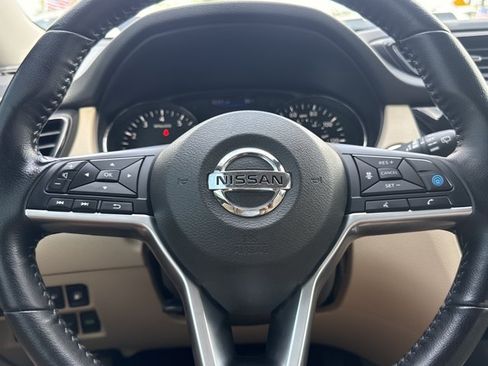 Certified 2020 Nissan Rogue SV w/ Premium Package FWD image 23