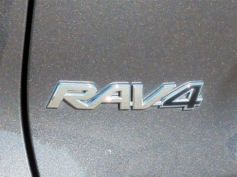 Used 2022 Toyota RAV4 LE image 11