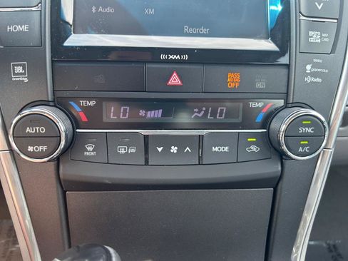 Used 2017 Toyota Camry XLE FWD image 41