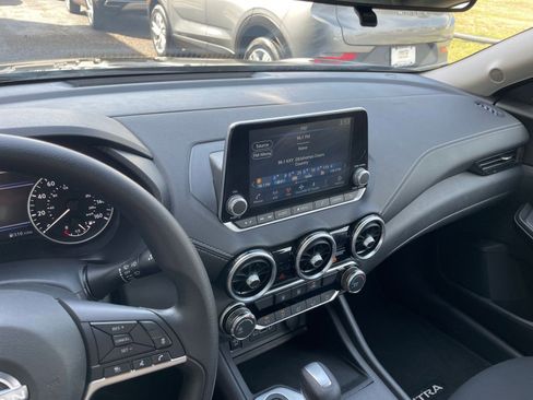 Used 2025 Nissan Sentra SV image 17