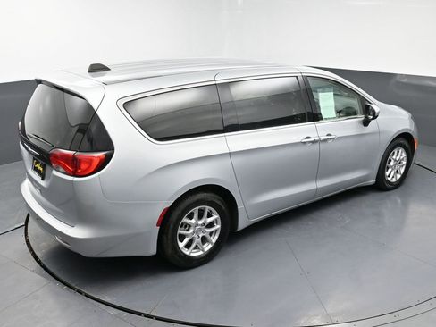 Used 2023 Chrysler Voyager LX image 43