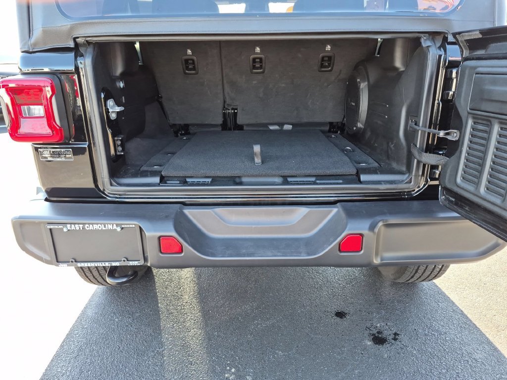 Certified 2026 Jeep Wrangler Unlimited Sahara AWD/4WD image 24