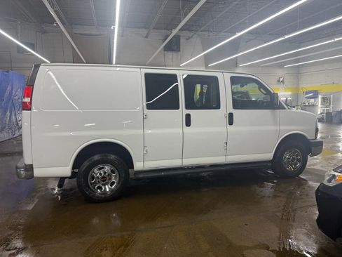 Used 2016 GMC Savana 2500 image 8