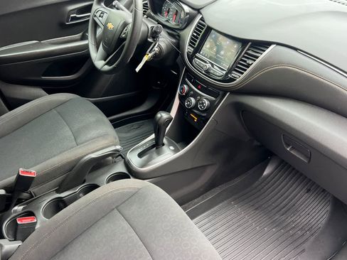 Used 2022 Chevrolet Trax LS w/ Tint and Cruise Package FWD image 16
