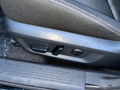 Used 2025 Nissan Rogue SV image 22