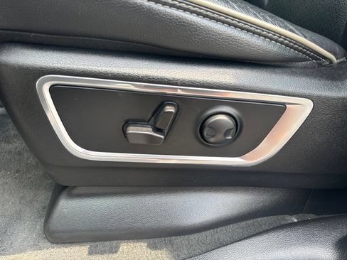 Used 2024 RAM 1500 Laramie AWD/4WD image 22