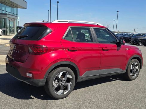 Used 2025 Hyundai Venue Limited image 3