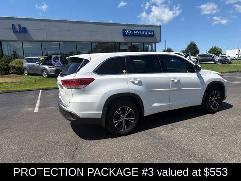 Used 2018 Toyota Highlander LE w/ Protection Package #3 AWD/4WD image 3