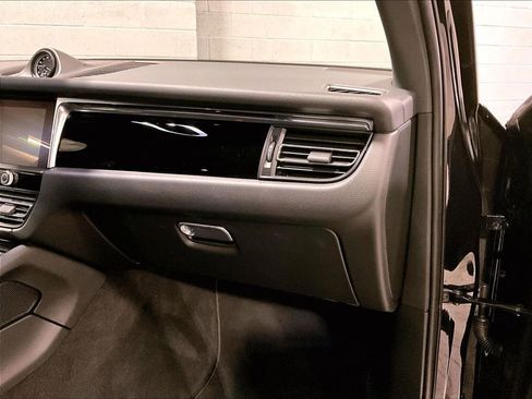 Used 2025 Porsche Macan image 19
