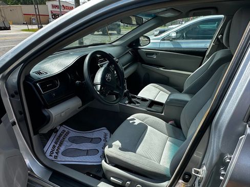Used 2016 Toyota Camry LE image 2