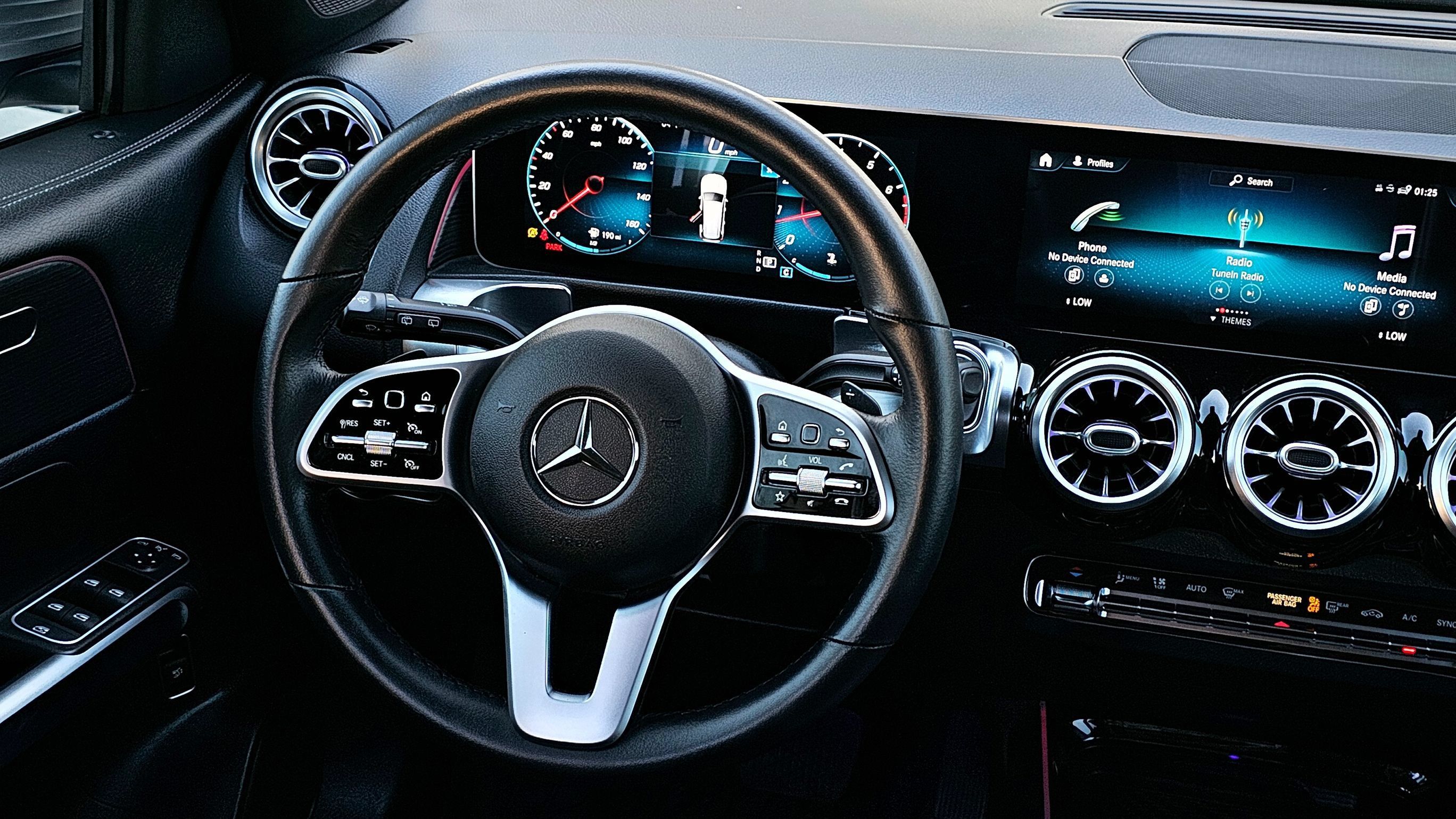 Used 2020 Mercedes-Benz GLB 250 image 24