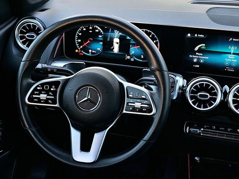 Used 2020 Mercedes-Benz GLB 250 image 24