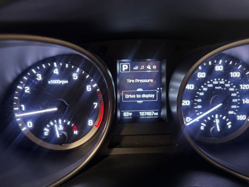 Used 2017 Hyundai Santa Fe Sport image 11