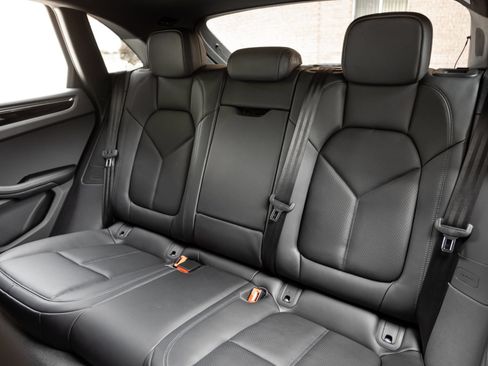 Certified 2026 Porsche Macan AWD/4WD image 28