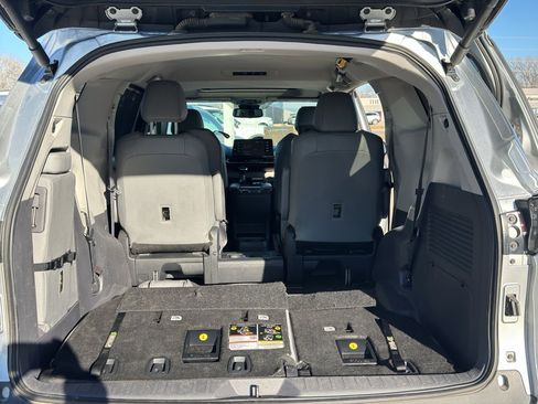 Used 2024 Toyota Sienna XLE image 35
