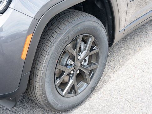 New 2026 Jeep Grand Cherokee Altitude AWD/4WD image 9