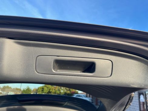 Used 2023 Honda HR-V EX-L image 10