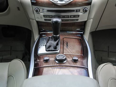 Used 2015 INFINITI Q70 L 3.7 w/ Deluxe Touring Package RWD image 14