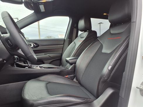 Used 2024 Jeep Compass Trailhawk w/ Trailhawk Convenience Group image 6