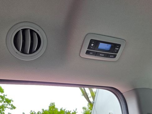 Used 2020 Toyota Sienna XLE FWD image 27