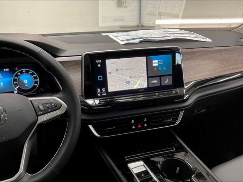 New 2025 Volkswagen Atlas SEL image 9