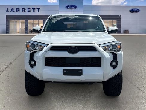 Used 2024 Toyota 4Runner SR5 AWD/4WD image 2