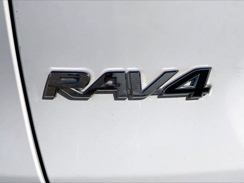 Used 2019 Toyota RAV4 XLE Premium w/ Cold Weather Package image 31