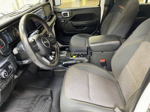 Used 2024 Jeep Gladiator Mojave AWD/4WD image 20