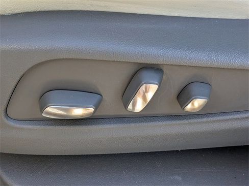 Used 2018 Cadillac XT5 Luxury image 19