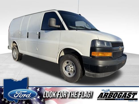 Used 2025 Chevrolet Express 2500 w/ Driver Convenience Package image 1