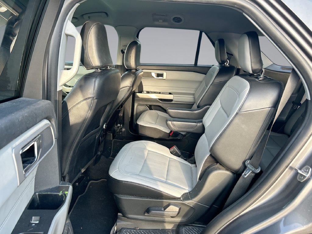 Used 2021 Ford Explorer XLT w/ Equipment Group 202A AWD/4WD image 29
