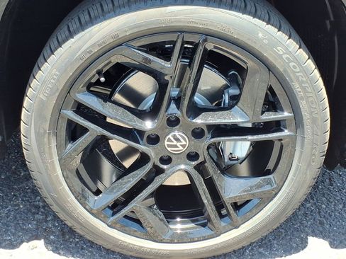 New 2026 Volkswagen Tiguan SE R-Line AWD/4WD image 9
