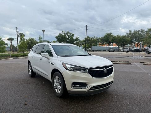 Used 2018 Buick Enclave Essence FWD image 3