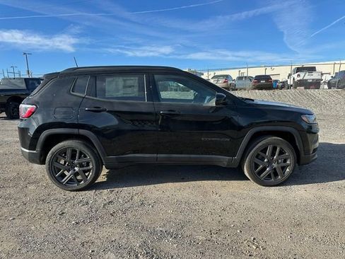 New 2026 Jeep Compass Latitude image 2