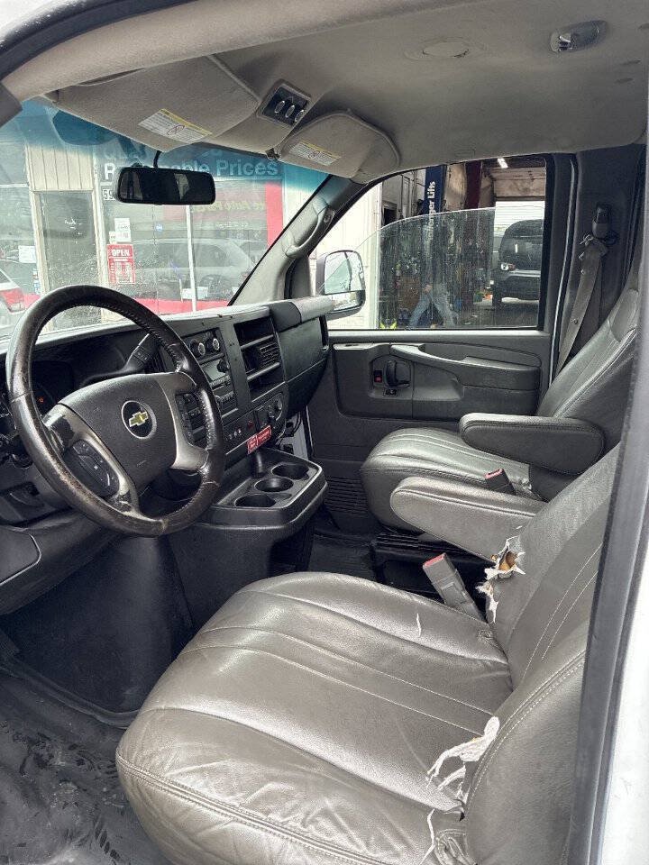 Used 2015 Chevrolet Express 2500 LS RWD image 6