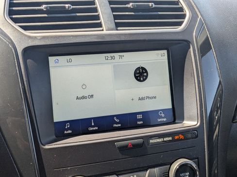 Used 2018 Ford Explorer XLT w/ Equipment Group 201A AWD/4WD image 22