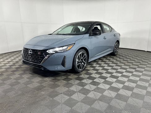 New 2025 Nissan Sentra SR FWD image 3