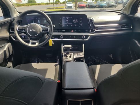 Used 2025 Kia Sportage LX FWD image 15