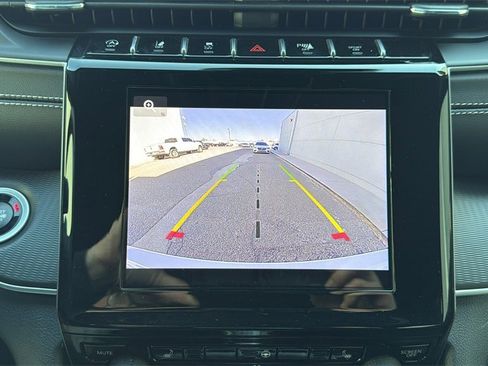 Used 2025 Jeep Grand Cherokee Altitude image 21