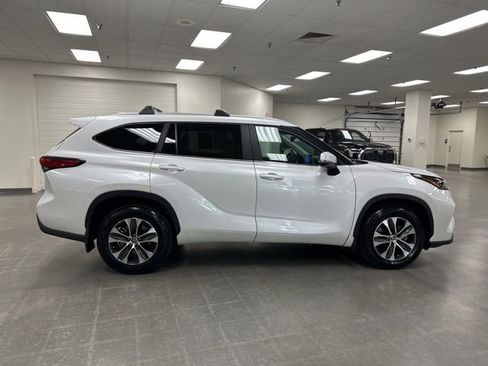 Used 2023 Toyota Highlander XLE AWD/4WD image 8