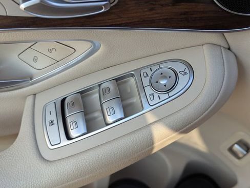 Used 2022 Mercedes-Benz GLC 300 4MATIC image 24